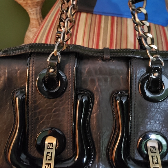 Fendi B bag - Picture 2 of 9